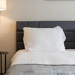 Full Apartment W Pool, Gym, Near Parks, King Bed, Pet-Friendly