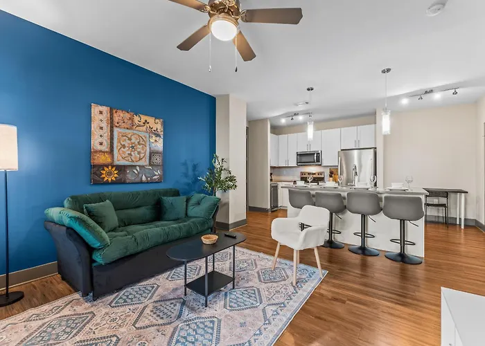 Full Apartment W Pool, Gym, Near Parks, King Bed, Pet-Friendly