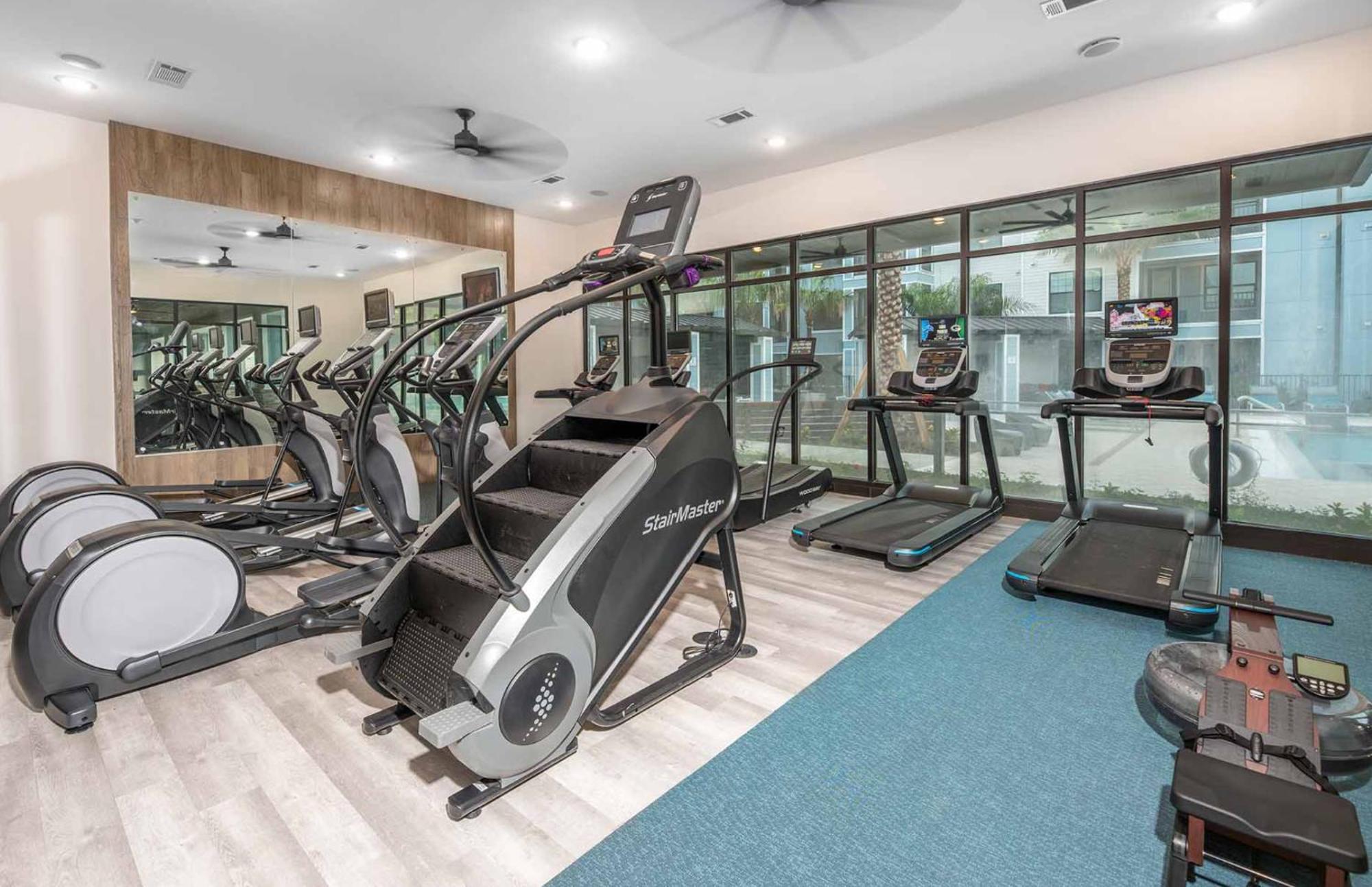 Full W Pool, Gym, Near Parks, King Bed, Pet-friendly * Orlando