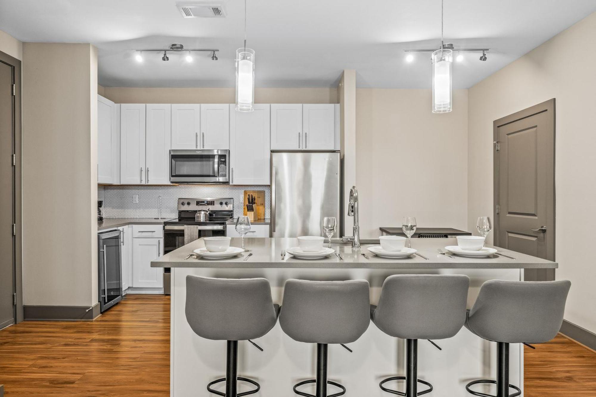 Full W Pool, Gym, Near Parks, King Bed, Pet-friendly Apartment