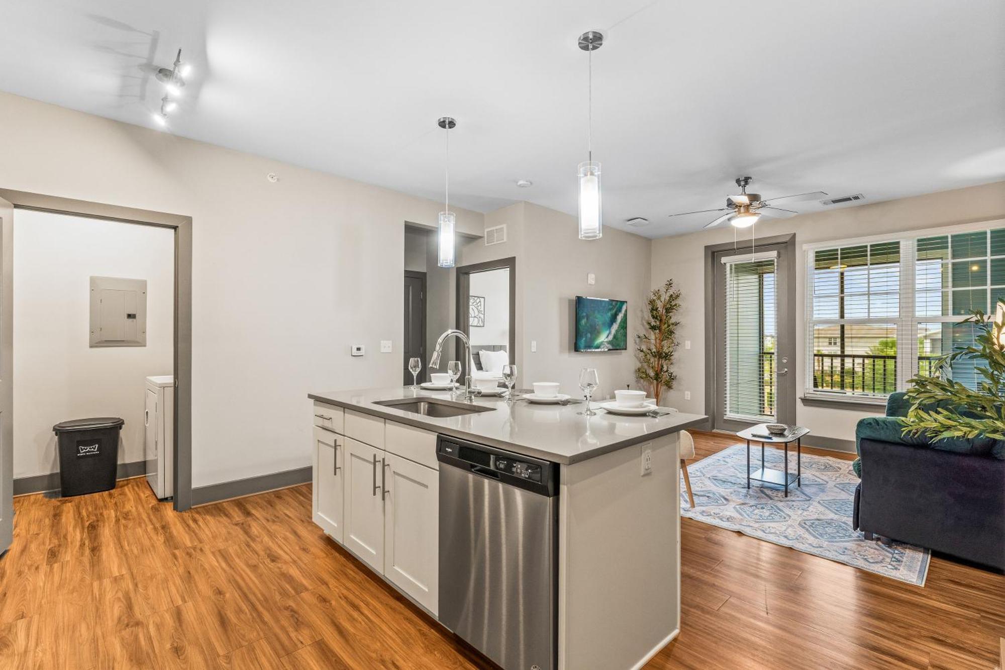 Full W Pool, Gym, Near Parks, King Bed, Pet-friendly *