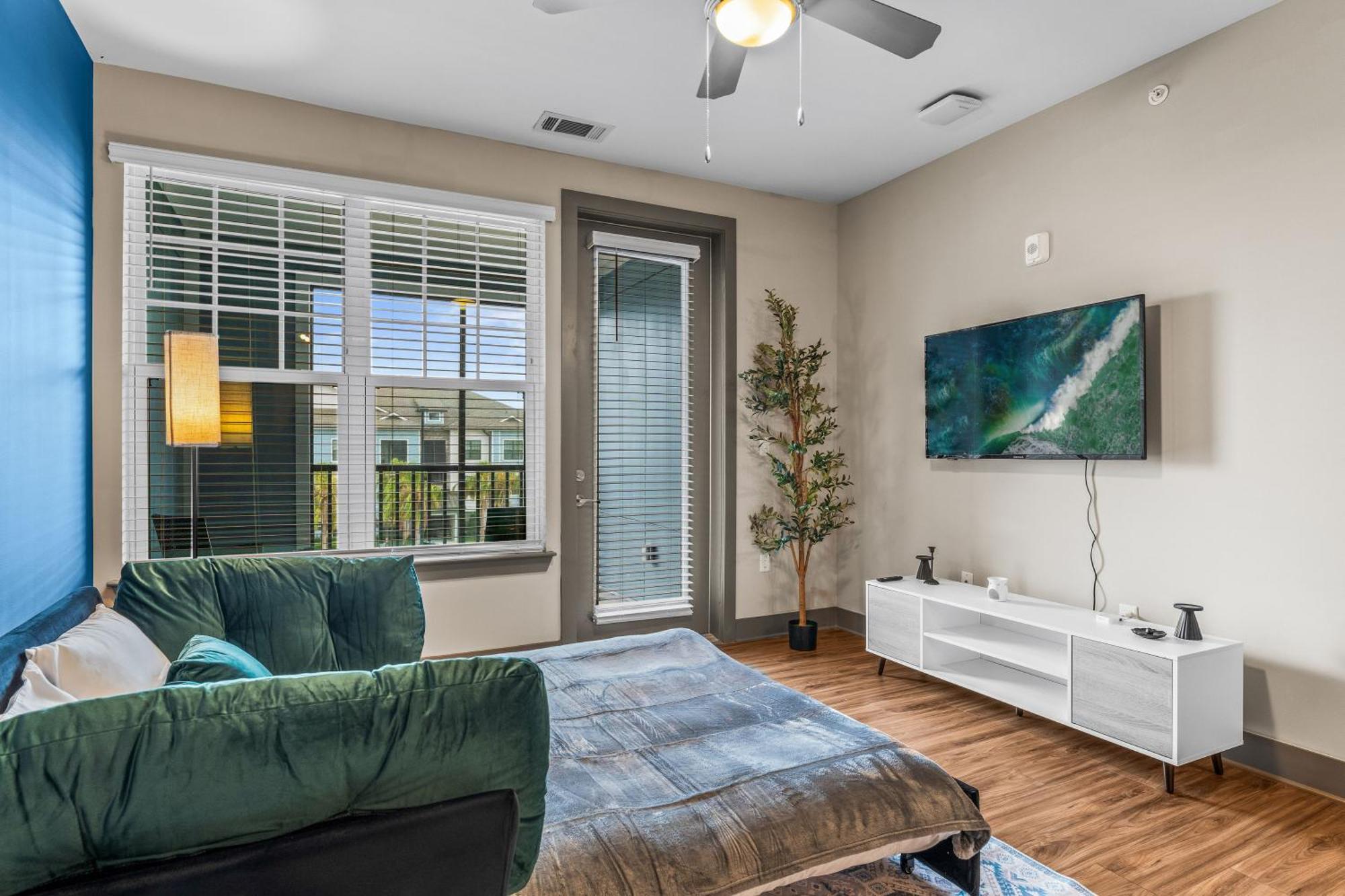 Apartment Full W Pool, Gym, Near Parks, King Bed, Pet-friendly *