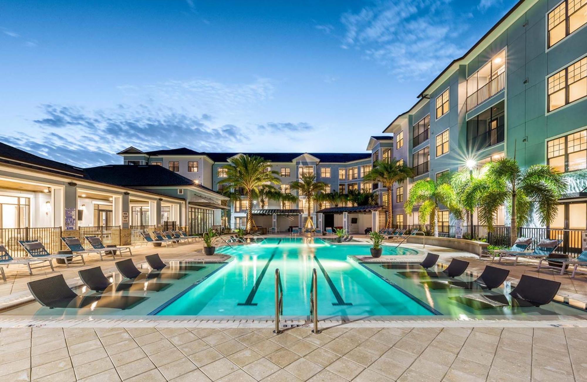 Full W Pool, Gym, Near Parks, King Bed, Pet-friendly