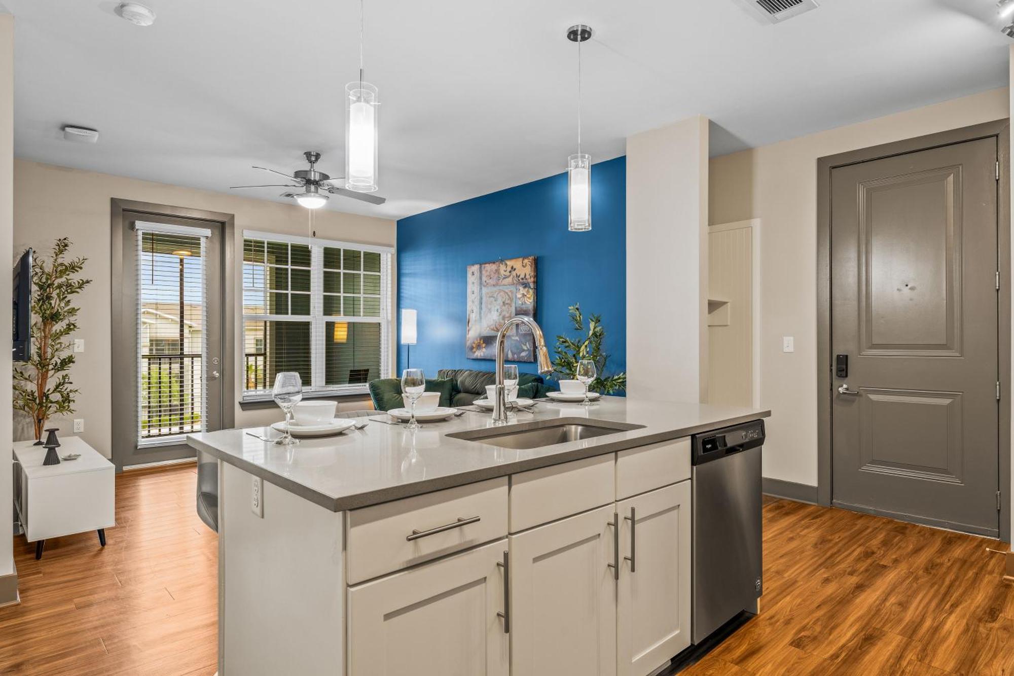 Full W Pool, Gym, Near Parks, King Bed, Pet-friendly *