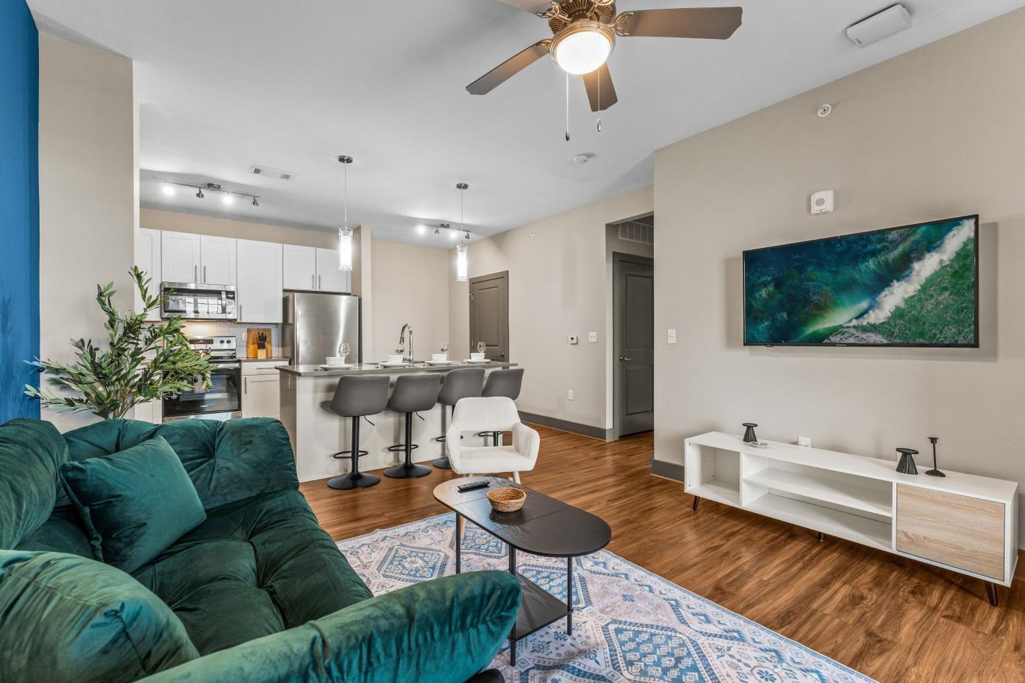 Full W Pool, Gym, Near Parks, King Bed, Pet-friendly Apartment Orlando